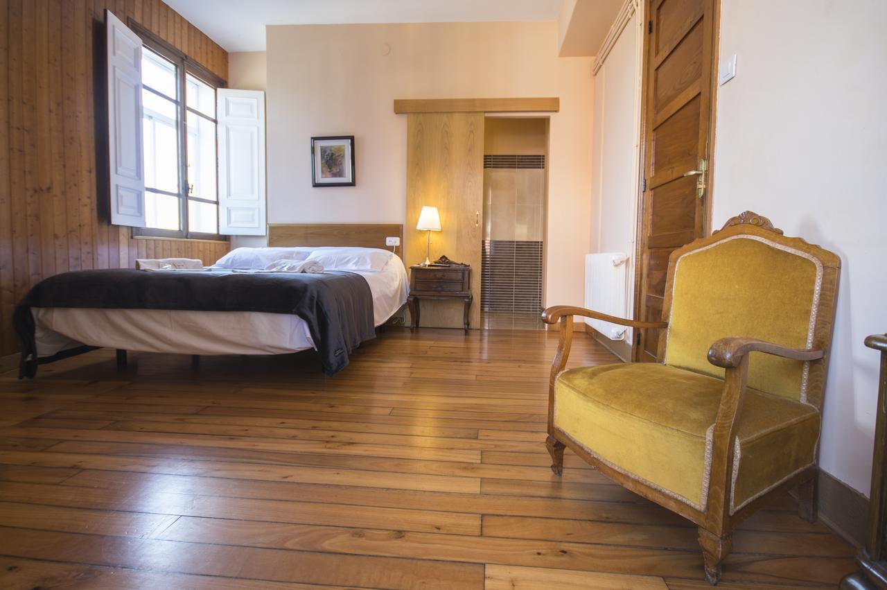 La Posada De La Casona De Sarria Eksteriør billede